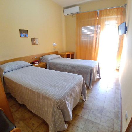 Hotel Il Dollaro Вилла-Сан-Джованни Экстерьер фото
