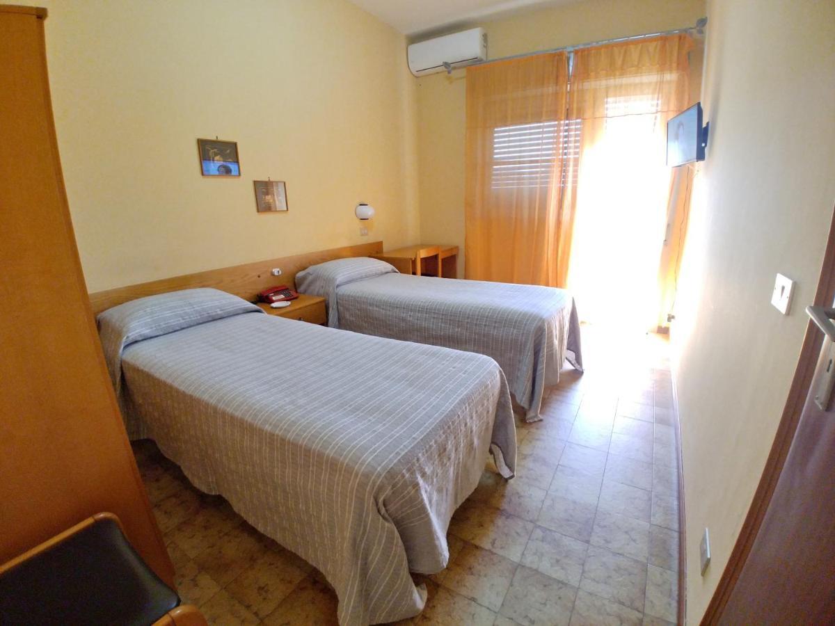 Hotel Il Dollaro Вилла-Сан-Джованни Экстерьер фото