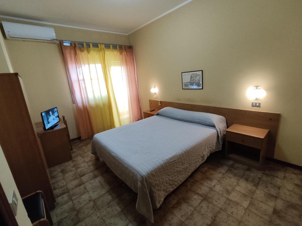 Hotel Il Dollaro Вилла-Сан-Джованни Экстерьер фото